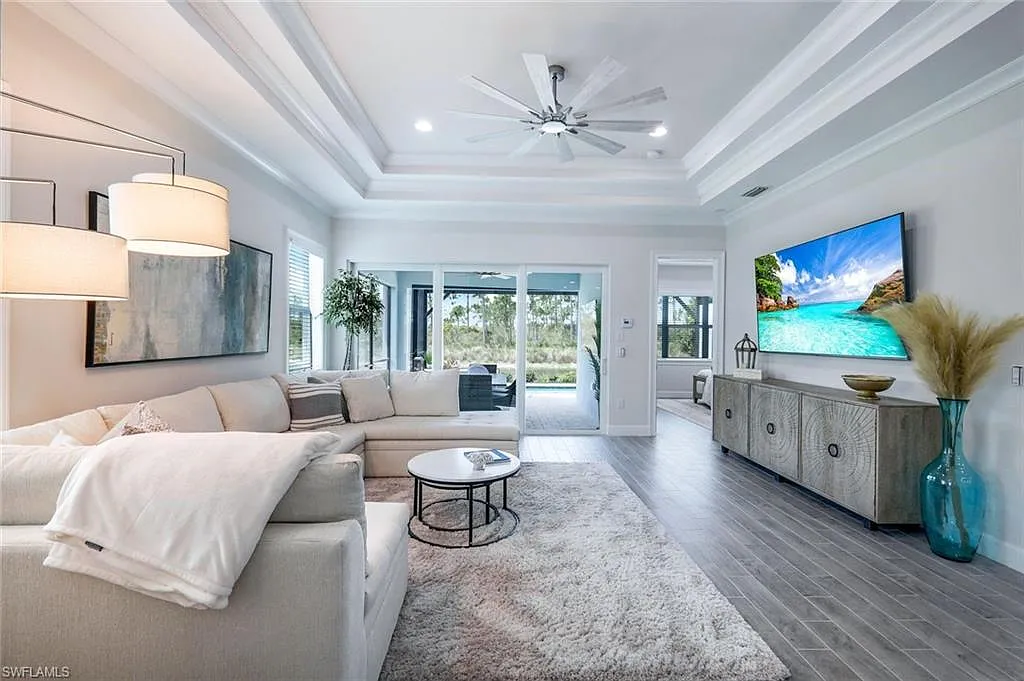 2 bed, 2.0 bath, 1565 sqft, $4,000 — Photo 2