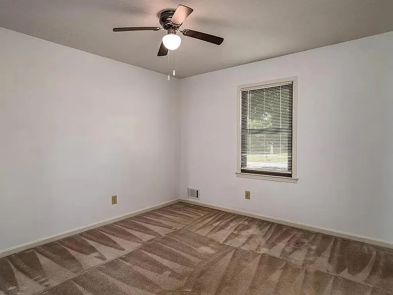 1146 Hutch Ln — Photo 20