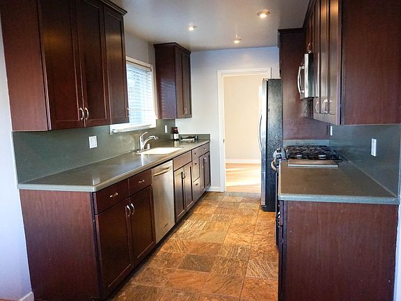 Kitchen w/ stainless steel appliances