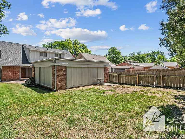 125 S Oakwood Ave — Photo 15