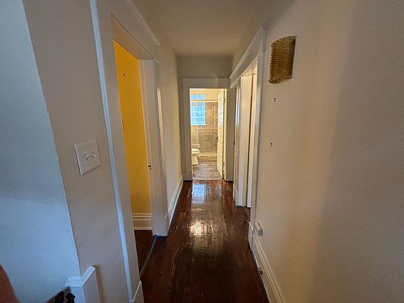 4th image of 2388 Glenmawr Ave