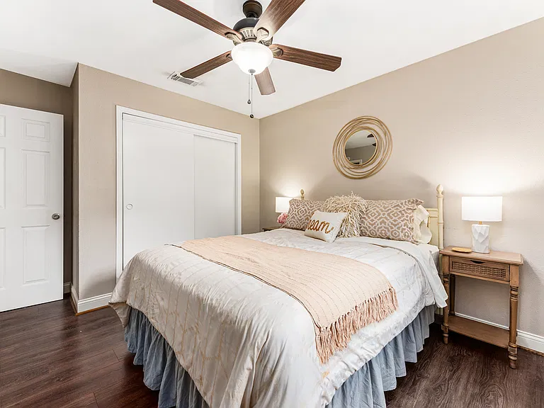1043 Grand Junction Dr — Photo 32