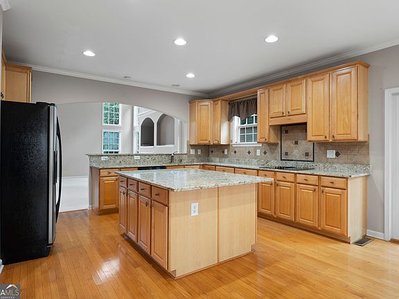 3rd image of 2819 Heritage Oaks Cir