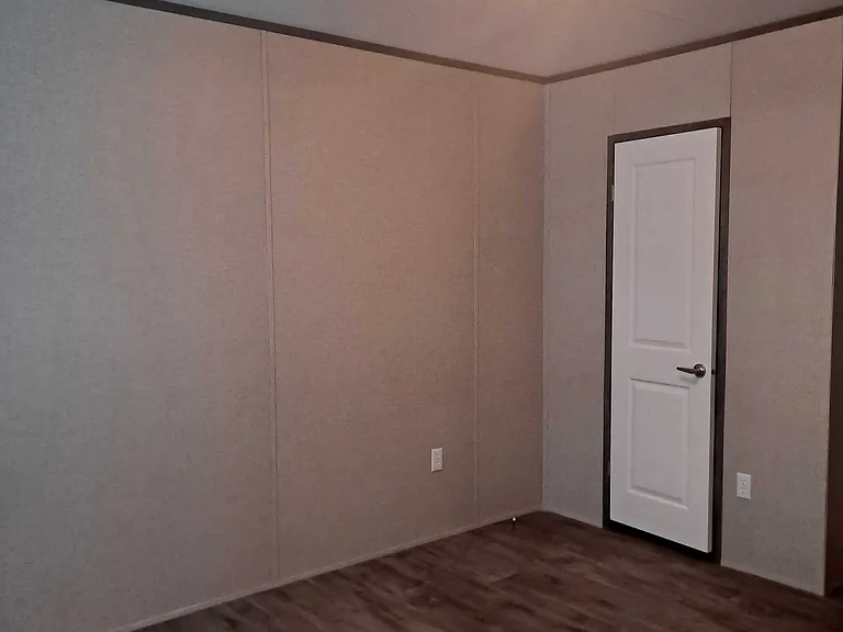 114 W Walker Ave — Photo 4