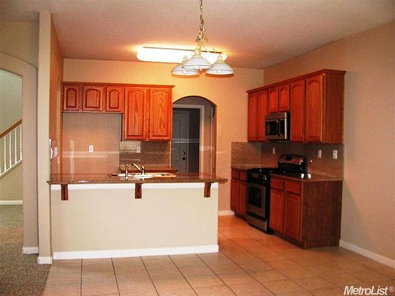 4th image of 3253 English Oak Cir
