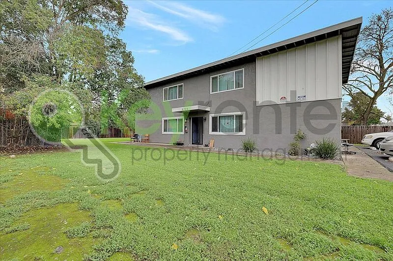 2 bed, 1.0 bath, 750 sqft, $1,500 — Photo 2