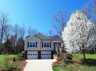 2987 Kay St, Conover, NC 28613