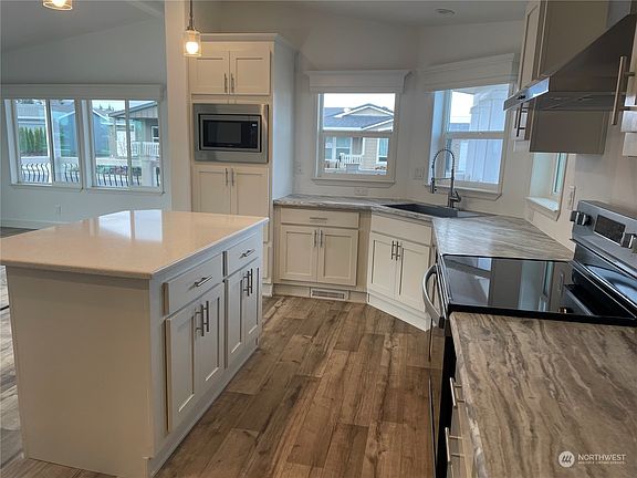 5th image of 936 N Rock Rose Avenue