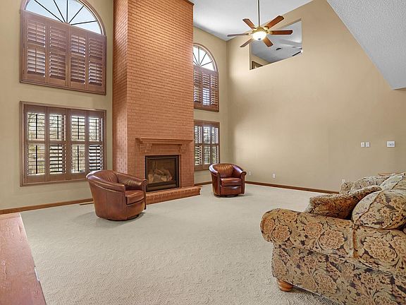 5th image of 8 Brookshire Ln