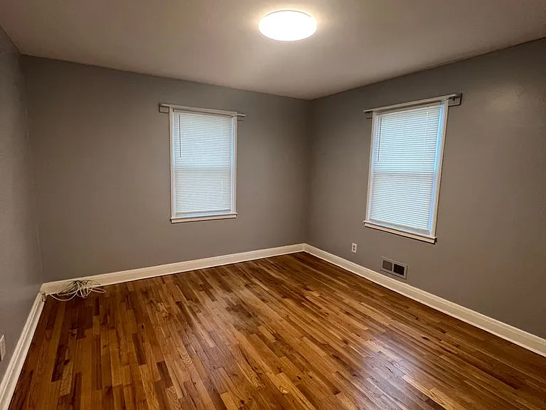 2518 Linwood Rd — Photo 12