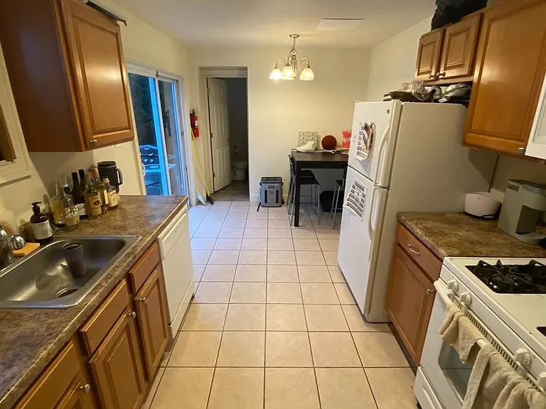 1812 Jane St — Photo 4