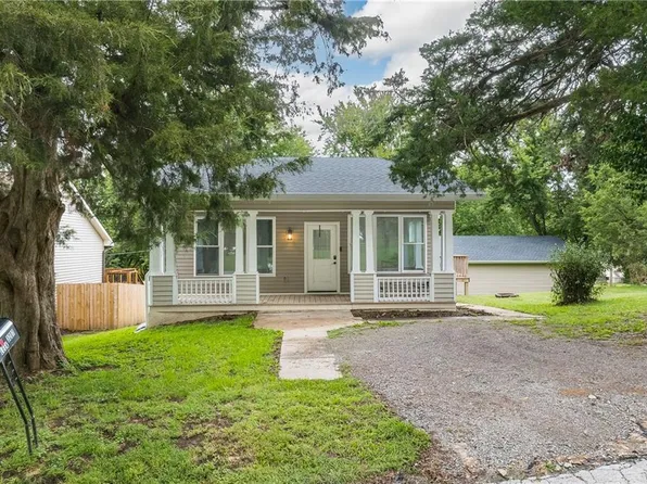 3207 Scott St, Saint Joseph, MO 64507