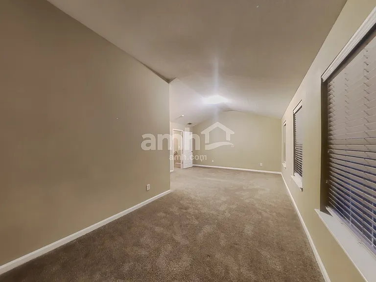 369 Hidden Creek Ln — Photo 8