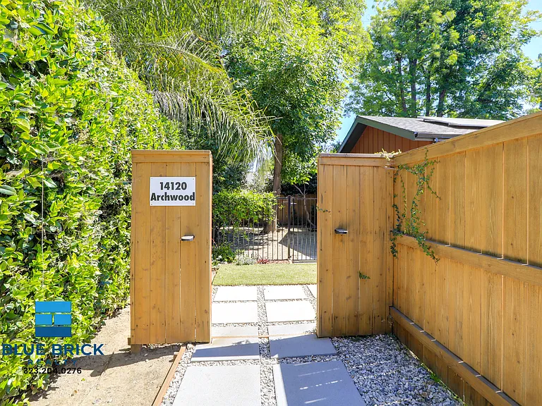 14120 Archwood St — Photo 24
