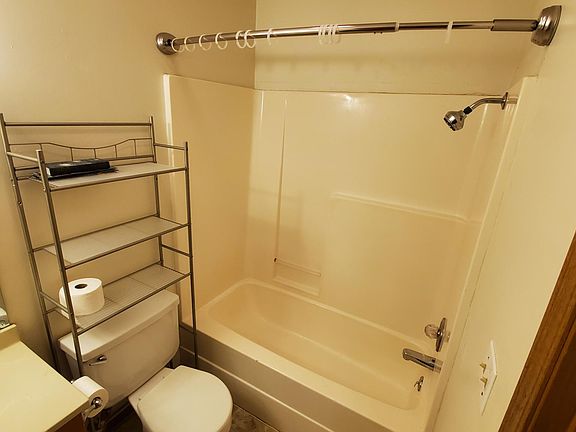 5th image of 830 E Prairie Hill Dr APT D