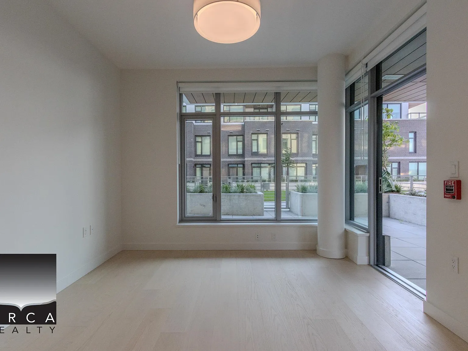 2 bed, 883 sqft, $4,200 — Photo 3