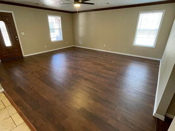 4th image of 15 Ashwood Dr