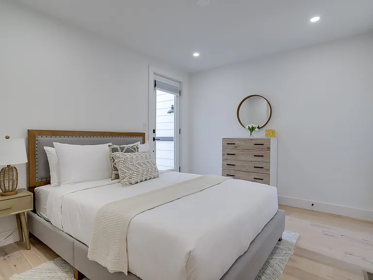1032 5th St NE #2 — Photo 9