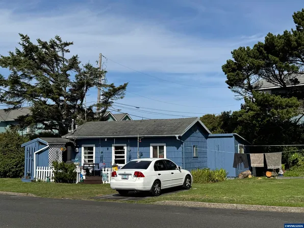 546 NW 10th St, Newport, OR 97365