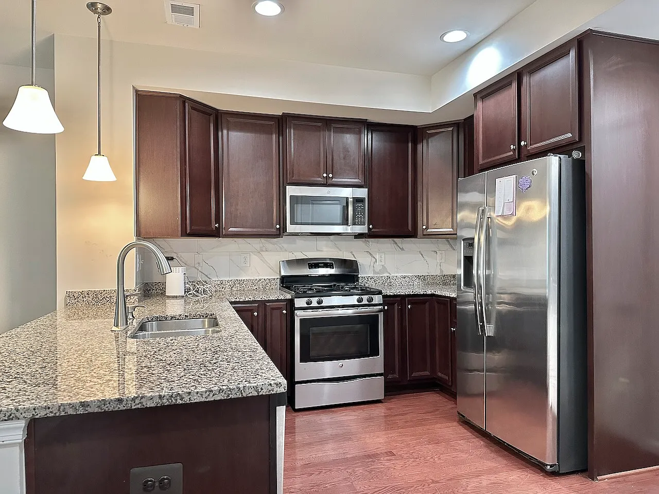 3 bed, 2.5 bath, 1650 sqft, $3,150 — Photo 3
