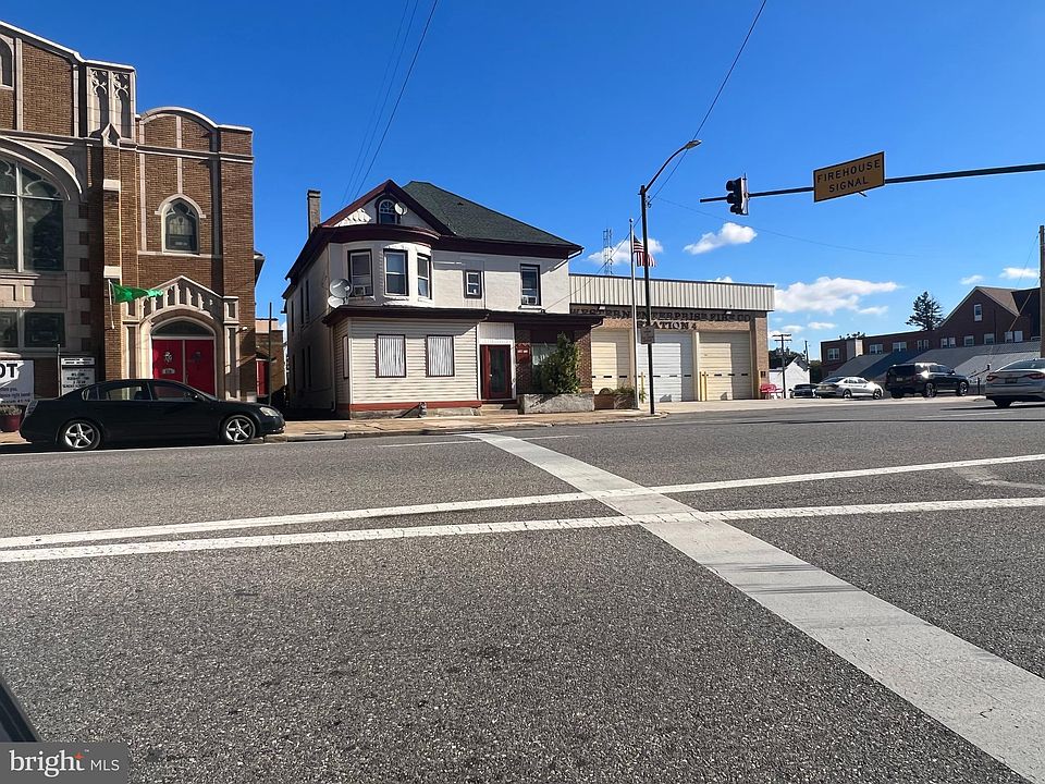 2nd image of 530 Washington 530/532 Ave W