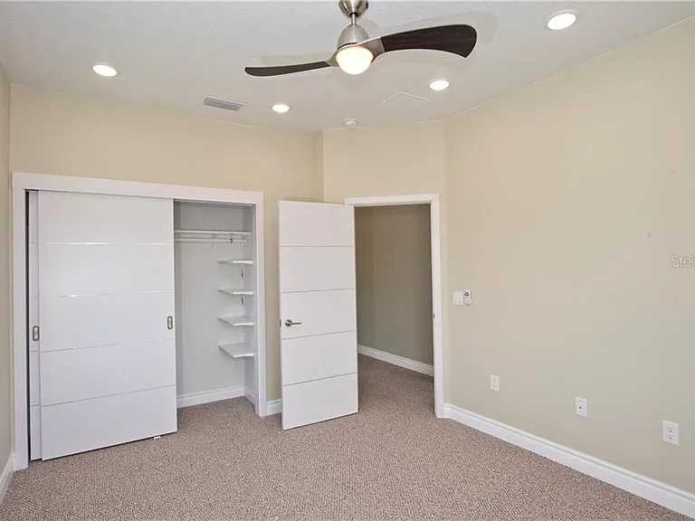 1927 Greenbriar Ter — Photo 19