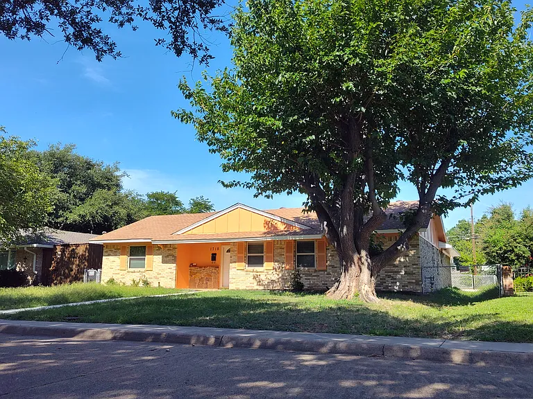 1718 N Santa Clara Ct — Photo 3