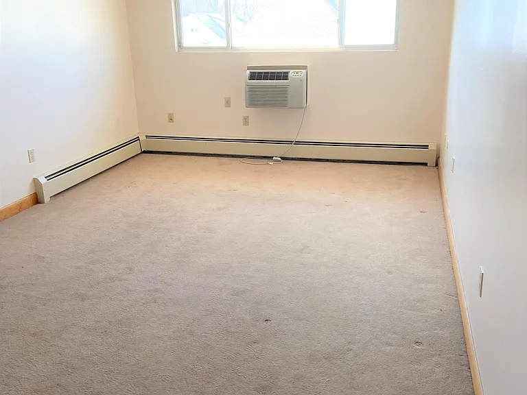 33 South St #8 — Photo 4