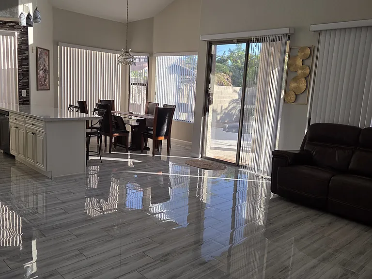 1015 E Irma Ln — Photo 15