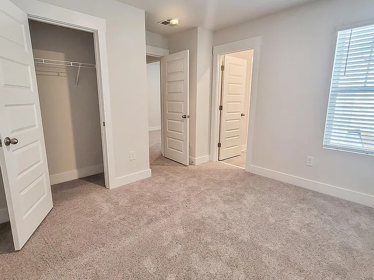 202 Round Back Way — Photo 3