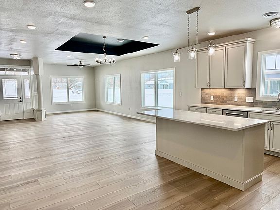 5th image of 102 E Memory Ln