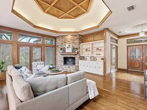 5014 Village Ct, Dallas, TX 75248