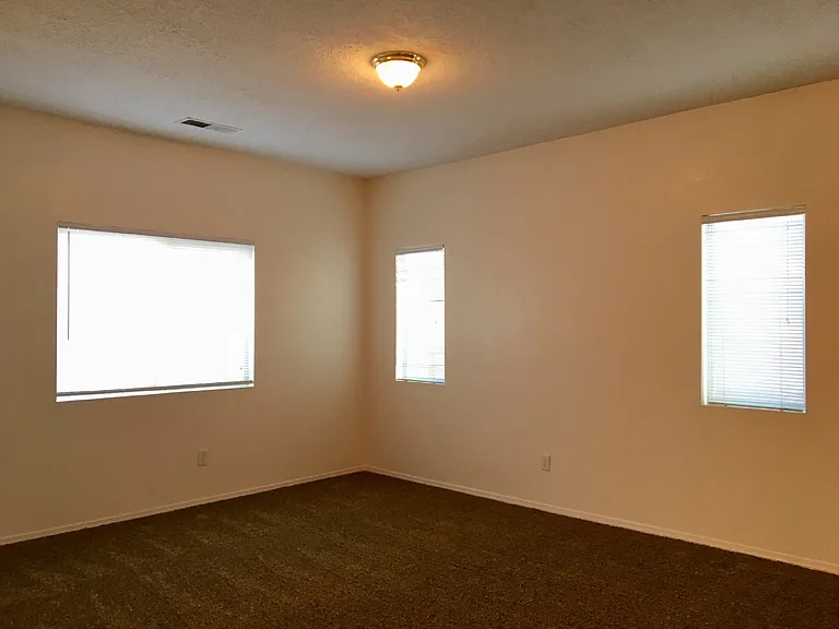 5519 Fence Lake Dr NE — Photo 9