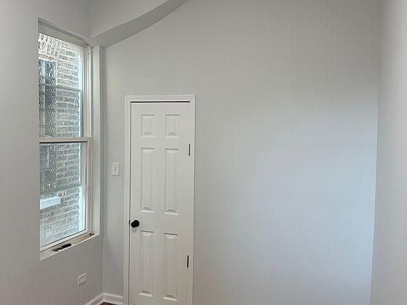 5th image of 3535 W Le Moyne St #1