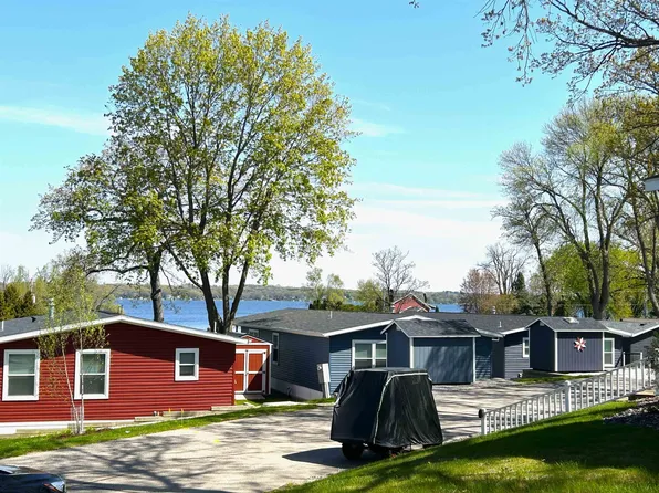 W1325 Spring Grove Rd #22, Ripon, WI 54971