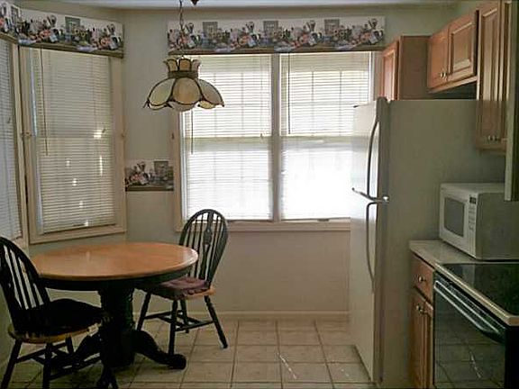 5th image of 102 Trellis Dr