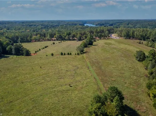 7315 Plunkett Rd, Belews Creek, NC 27009