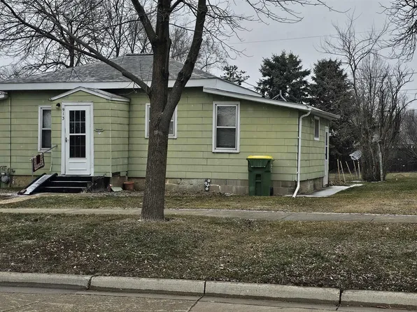 913 W Main St, Pipestone, MN 56164