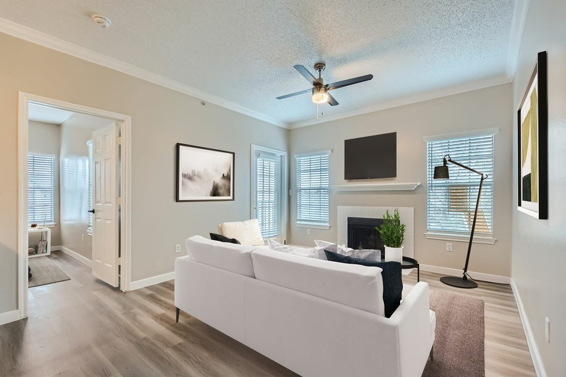 3700 Poteet Drive #1032 - Web Quality - 014 - 3700 Poteet Drive 1032 - Print Quality - 002 - 02 1032 Living Room - Virtuance Info