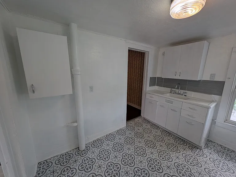 23 Rutherford St #2 — Photo 7