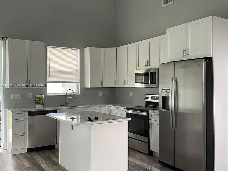 2550 N Arrowhead Rd — Photo 7