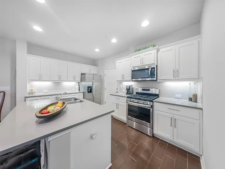 13800 Lyndhurst St #324 — Photo 9