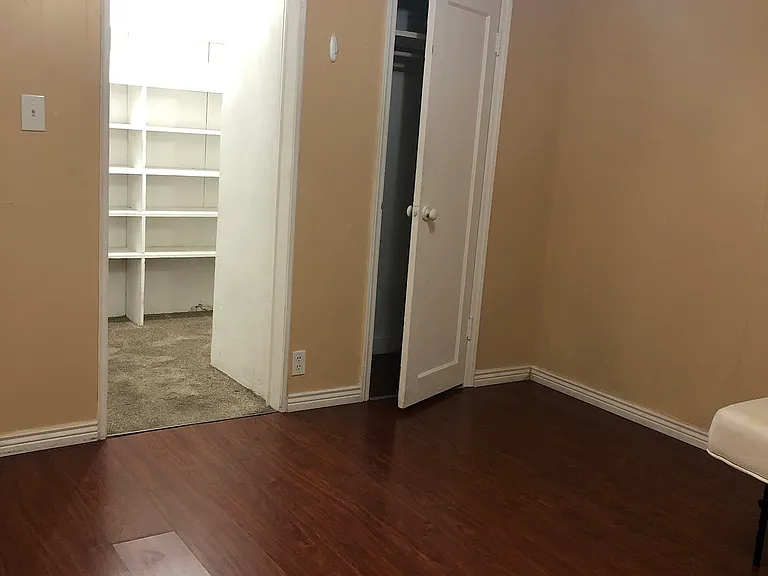 559 W 200 N — Photo 12