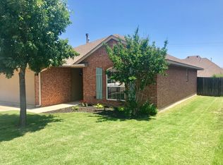 4208 Applegate Dr, Moore, OK 73160