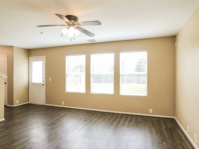 3231 Dartmouth Field Ln — Photo 4