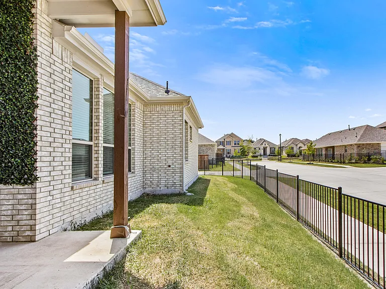 1413 Buckeye Trl — Photo 33