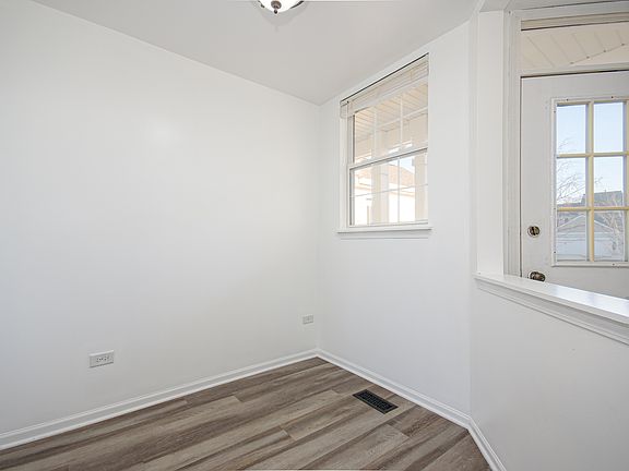 3rd image of 2976 White Thorn Cir