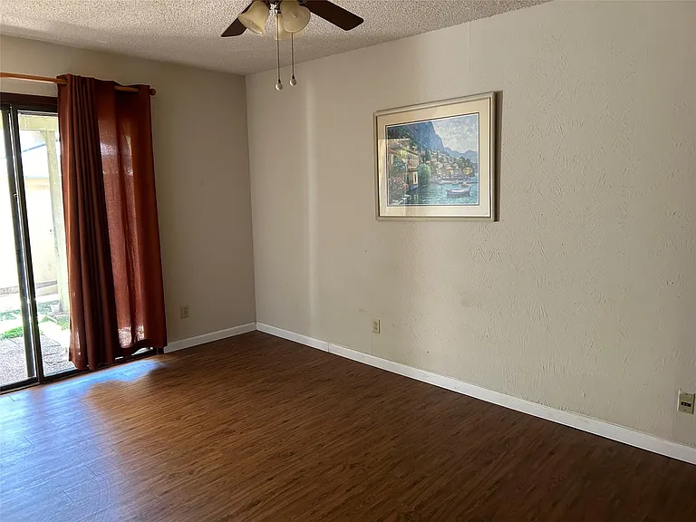 9509 Blue Creek Ln — Photo 24