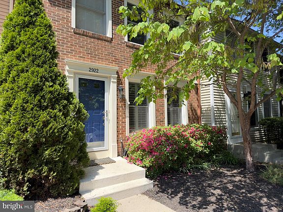 3rd image of 2922 Bridgehampton Ct