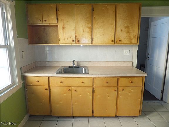 5th image of 3425 W 95th St